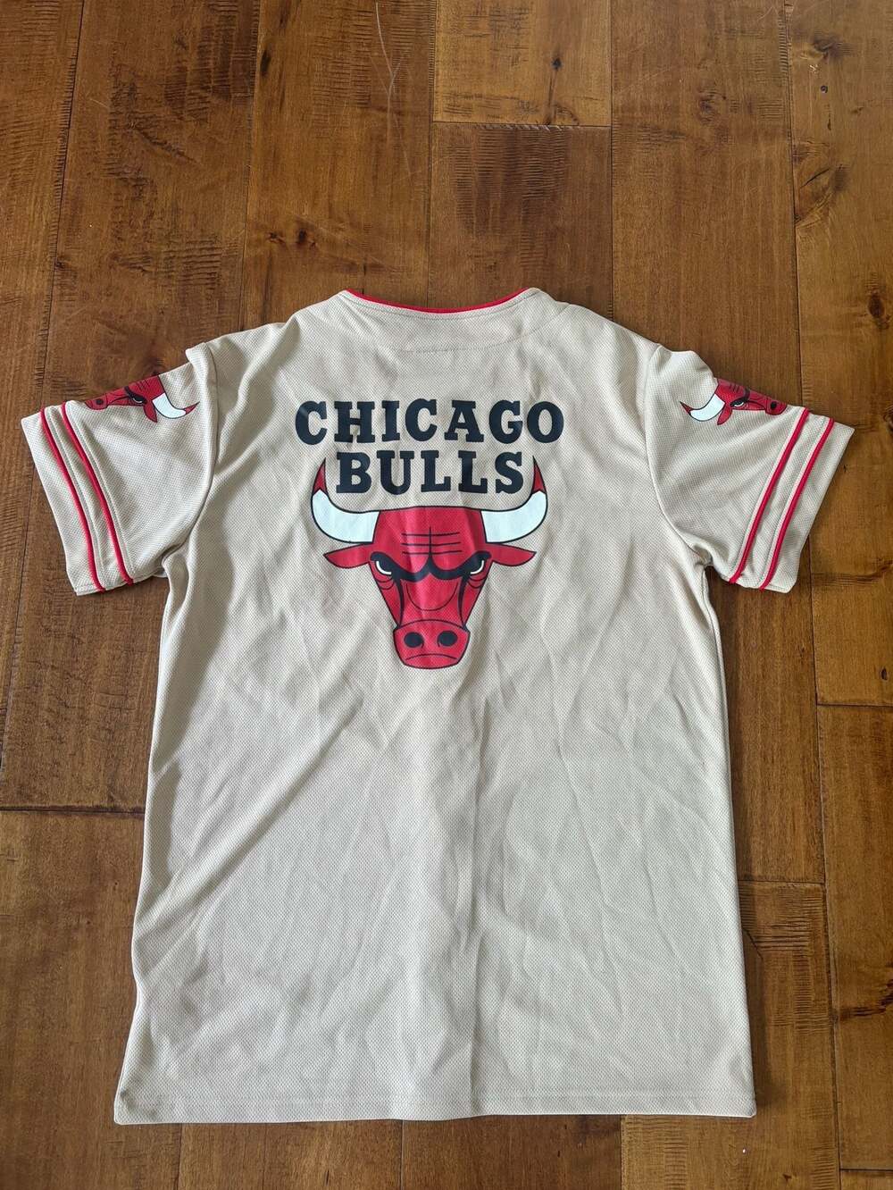 Ultra Game Chicago Bulls Tan Baseball-Style Button-Up Jersey - Picture 2 of 7